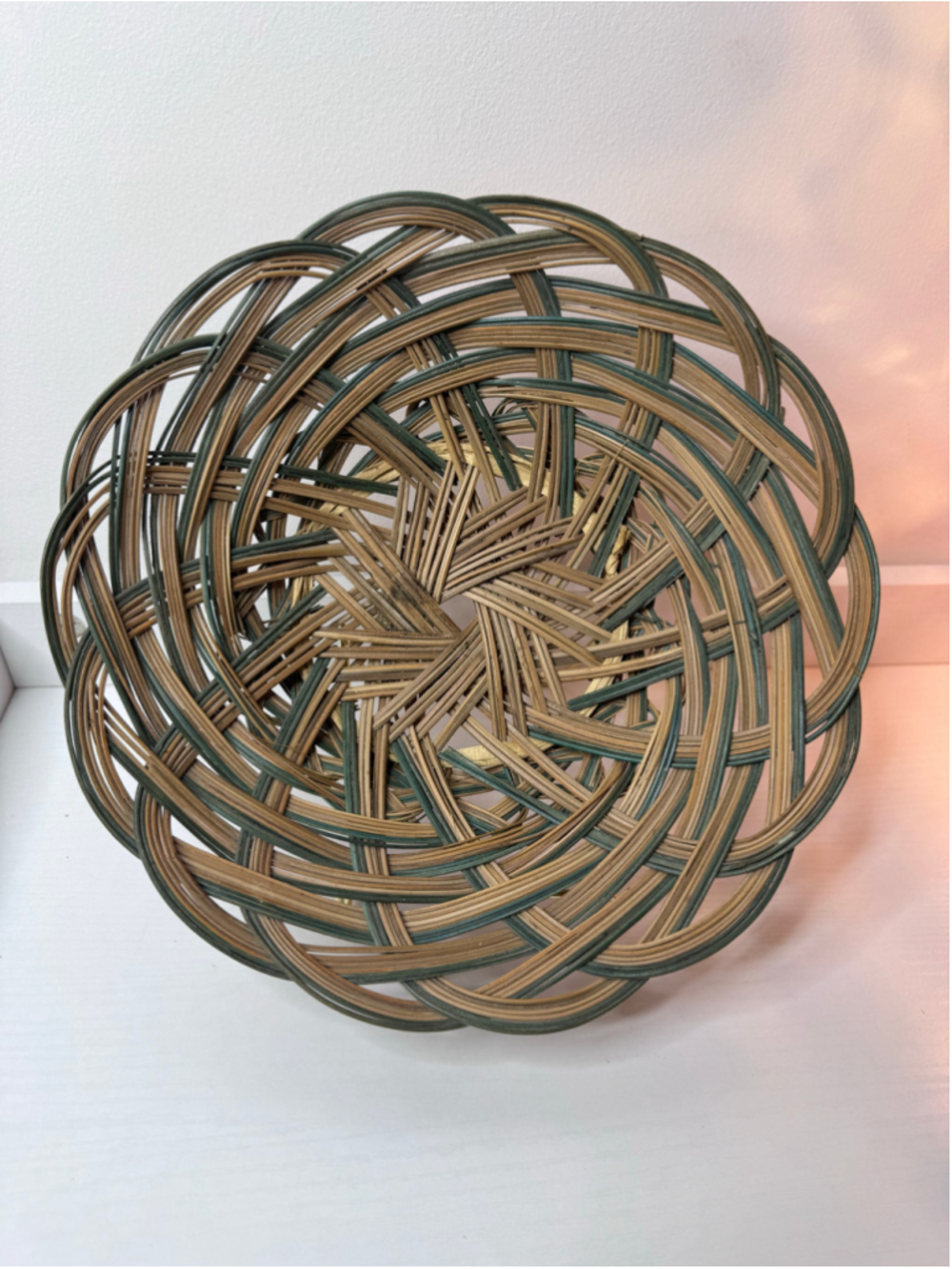 Wall basket ￼